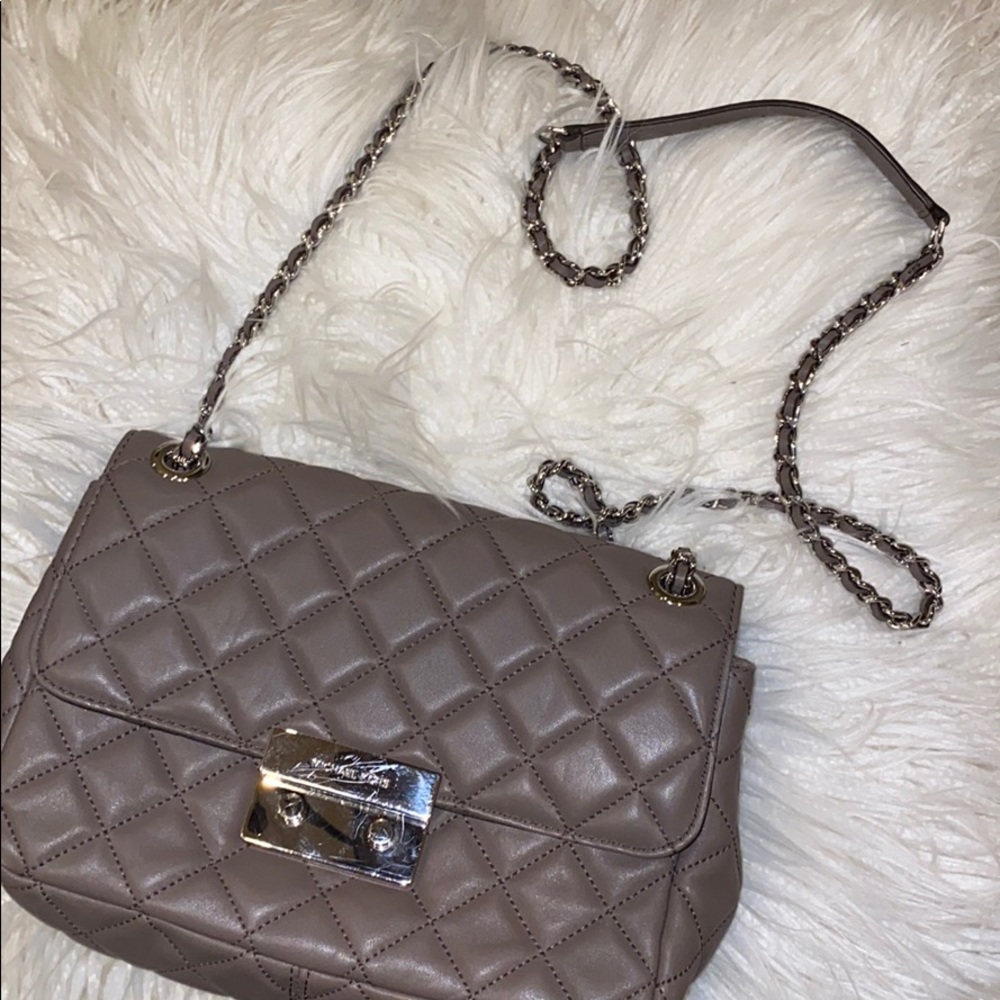 GREY QUILTED MICHAEL KORS CROSSBODY